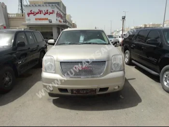 GMC  Denali  Yukon  2008  108,000  SUV  Automatic  8  Leather  4WD  Gold  Gasoline