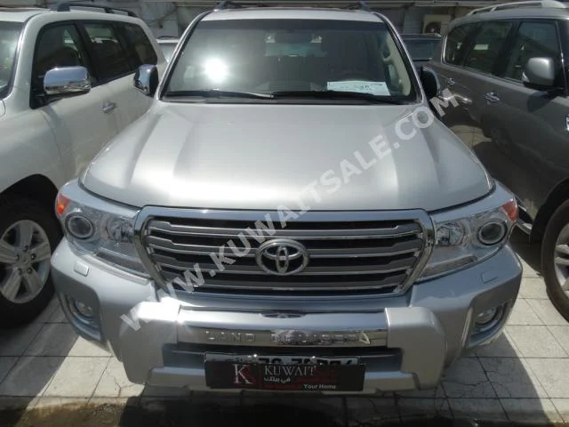 Toyota  VXR  Land Cruiser  2014  110,000  SUV  Automatic  8  Leather  4WD  Silver  Gasoline