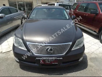لكزس  460 L  ال اس  2008  150,000  سيدان  اتوماتك  8  جلد  دفع خلفي  أسود  بنزين