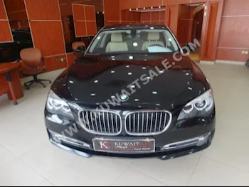 بي ام دبليو  730 Li  الفئة - السابعة  2015  19,000  سيدان  اتوماتك  8  جلد  دفع خلفي  أسود  بنزين
