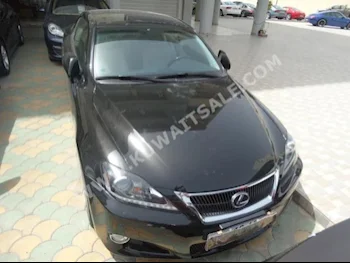 لكزس  300  اّي اس  2011  70,000  كوبيه \ سبورت  اتوماتك  6  جلد  دفع خلفي  أسود  بنزين