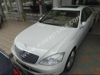 مرسيدس - بنز  350  اس - كلاس  2009  90,000  سيدان  اتوماتك  6  جلد  دفع خلفي  أبيض  بنزين