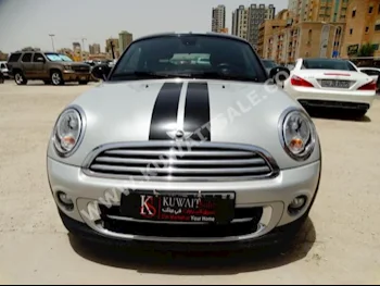 Mini  Cooper  2013  65,000  Sedan  Automatic  4  Leather  FWD  White  Gasoline