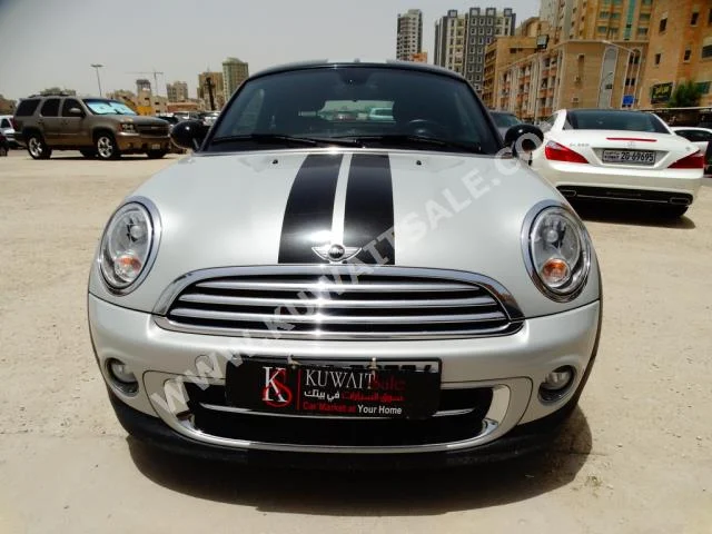Mini  Cooper  2013  65,000  Sedan  Automatic  4  Leather  FWD  White  Gasoline