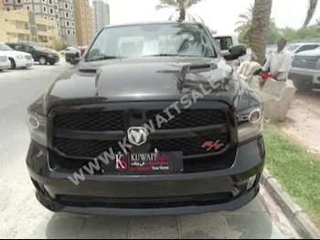 دودج  1500  رام  2014  42,000  بيكب  اتوماتك  8  جلد  دفع رباعي  أسود  بنزين