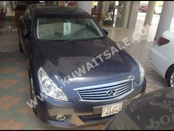 انفنيتي  25  جي  2013  80,000  سيدان  اتوماتك  6  جلد  دفع خلفي  رمادي  بنزين