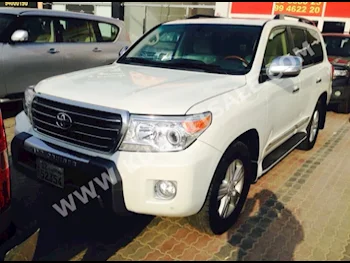 Toyota  GXR  Land Cruiser  2014  69,000  Sedan  Automatic  8  Cloth  4WD  White  Gasoline
