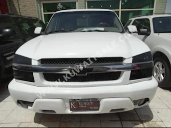 Chevrolet  Avalanche  2002  240,000  Pick Up  Automatic  8  Leather  4WD  White  Gasoline