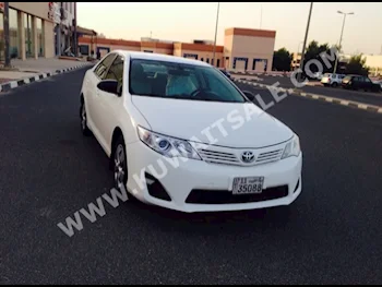 Toyota  GL  Camry  2014  70,000  SUV  Automatic  4  Cloth  RWD  White  Gasoline