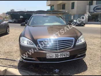 Mercedes-Benz  350  S-Class  2011  95,000  Sedan  Automatic  6  Leather  RWD  Brown  Gasoline