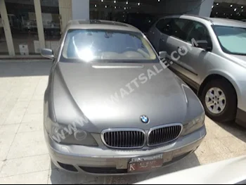 بي ام دبليو  730 Li  الفئة - السابعة  2007  100,000  سيدان  اتوماتك  6  جلد  دفع خلفي  رمادي  بنزين