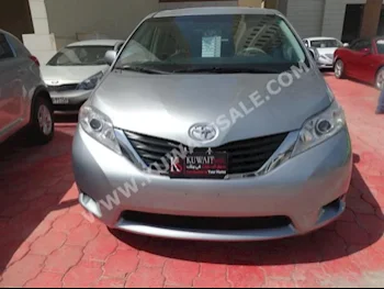 Toyota  LE  Sienna  2013  73,000  Van / Bus  Automatic  4  Leather  FWD  Silver  Gasoline