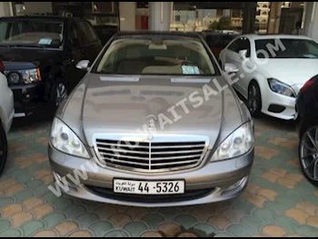 Mercedes-Benz  350  S-Class  2009  90,000  Sedan  Automatic  6  Leather  RWD  Brown Gray  Gasoline