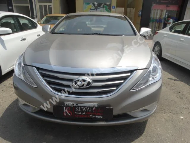 Hyundai  Sonata  2014  70,000  Sedan  Automatic  4  Cloth  FWD  Gray  Gasoline