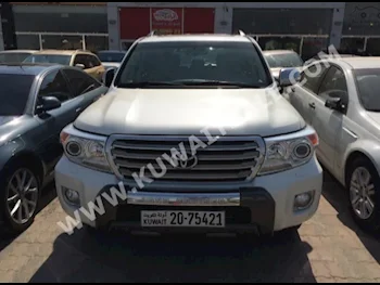 تويوتا  جي اكس ار  لاند كروزر  2013  168,000  اس يو في  اتوماتك  8  مخمل  دفع رباعي  أبيض  بنزين
