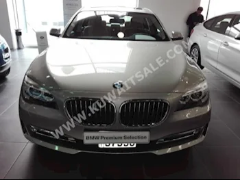 بي ام دبليو  730 Li  الفئة - السابعة  2016  26,000  سيدان  اتوماتك  6  جلد  دفع خلفي  ذهبي  بنزين