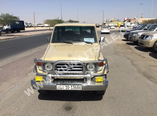 تويوتا  جي اكس ار  لاند كروزر  2006  149,000  اس يو في  عادي  6  مخمل  دفع خلفي  بيج  بنزين