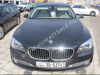بي ام دبليو  730 Li  الفئة - السابعة  2015  35,000  سيدان  اتوماتك  6  جلد  دفع خلفي  أسود  بنزين