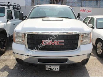 GMC  2500 HD  Sierra  2011  210,000  Pick Up  Automatic  8  Cloth  4WD  White  Gasoline