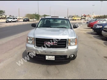GMC  1500  Sierra  2010  200,000  Pick Up  Automatic  8  Cloth  4WD  Dark Gray  Gasoline