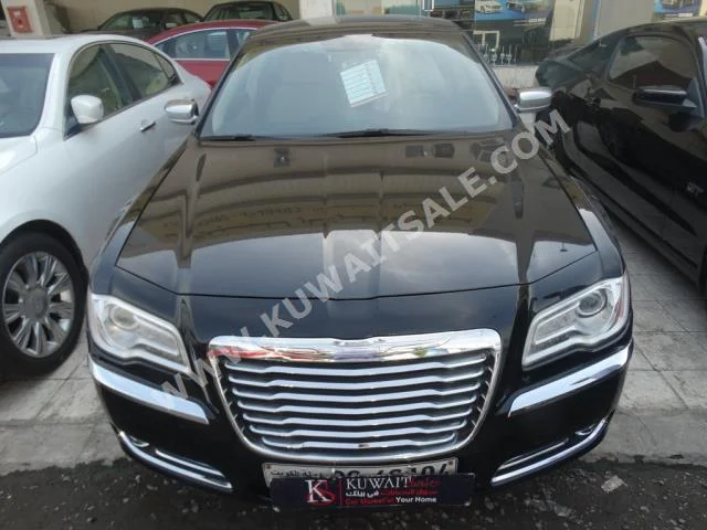 كرايسلر  300  2013  68,000  سيدان  اتوماتك  8  مخمل  دفع خلفي  أسود  بنزين