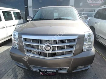 Cadillac  Platinum  Escalade  2012  130,000  Sedan  Automatic  8  Leather  4WD  Brown  Gasoline