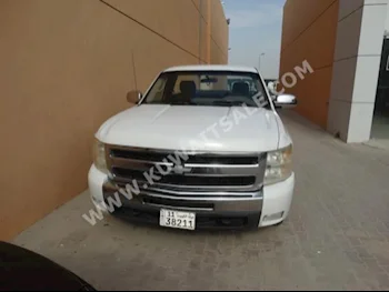 شفروليه  ال تي  سلفرادو  2010  150,000  بيكب  اتوماتك  8  جلد  دفع رباعي  أبيض  بنزين