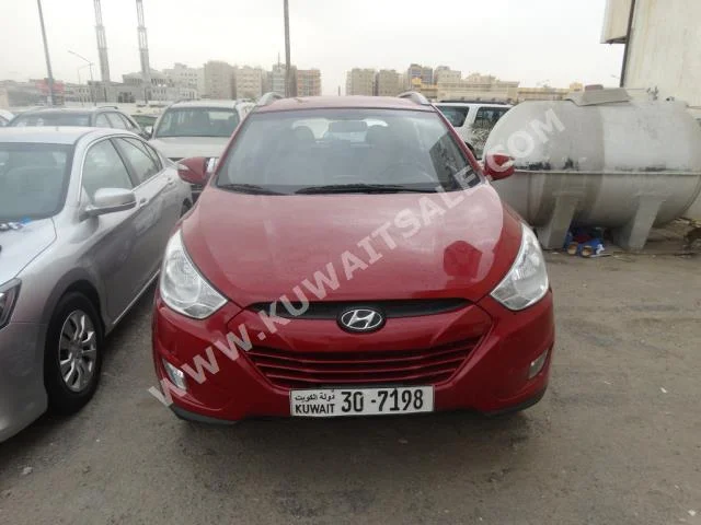 Hyundai  Tucson  2014  80,000  SUV  Automatic  4  Cloth  4WD  Maroon  Gasoline
