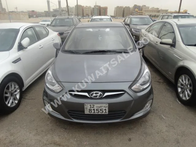 هيونداي  اكسنت  2015  46,000  سيدان  اتوماتك  4  مخمل  دفع أمامي  رمادي  بنزين