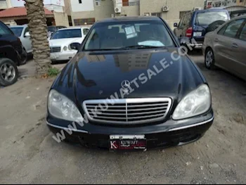 Mercedes-Benz  320  C-Class  2000  263,000  Sedan  Automatic  6  Leather  RWD  Black  Gasoline
