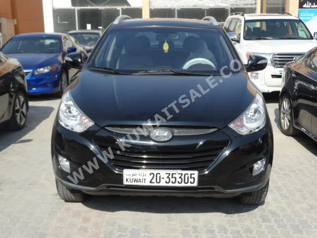 Hyundai  Tucson  2012  36,000  SUV  Automatic  4  Cloth  4WD  Black  Gasoline