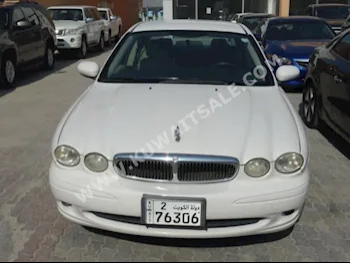 جاكوار  اكس-تايب  2006  120,000  سيدان  اتوماتك  6  مخمل  دفع خلفي  أبيض  بنزين