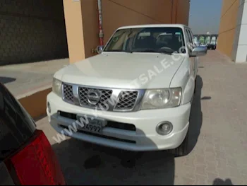 نيسان  سفاري  باترول  2009  221,000  اس يو في  اتوماتك  8  مخمل  دفع رباعي  أبيض  بنزين