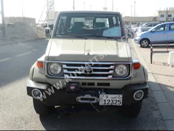 Toyota  Land Cruiser  1985  490,000  SUV  Manual  6  Cloth  4WD  Beige  Gasoline
