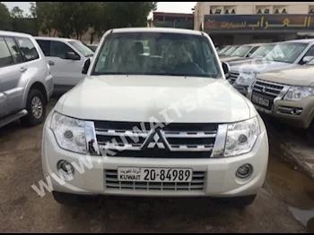 متسوبيشي  جي ال اس  باجيرو  2013  120,000  اس يو في  اتوماتك  6  مخمل  دفع رباعي  أبيض لؤلؤي  بنزين