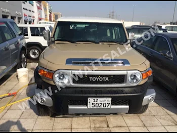 تويوتا  جي اكس ار  إف جي كروزر  2014  95,000  اس يو في  اتوماتك  6  مخمل  دفع رباعي  بيج  بنزين