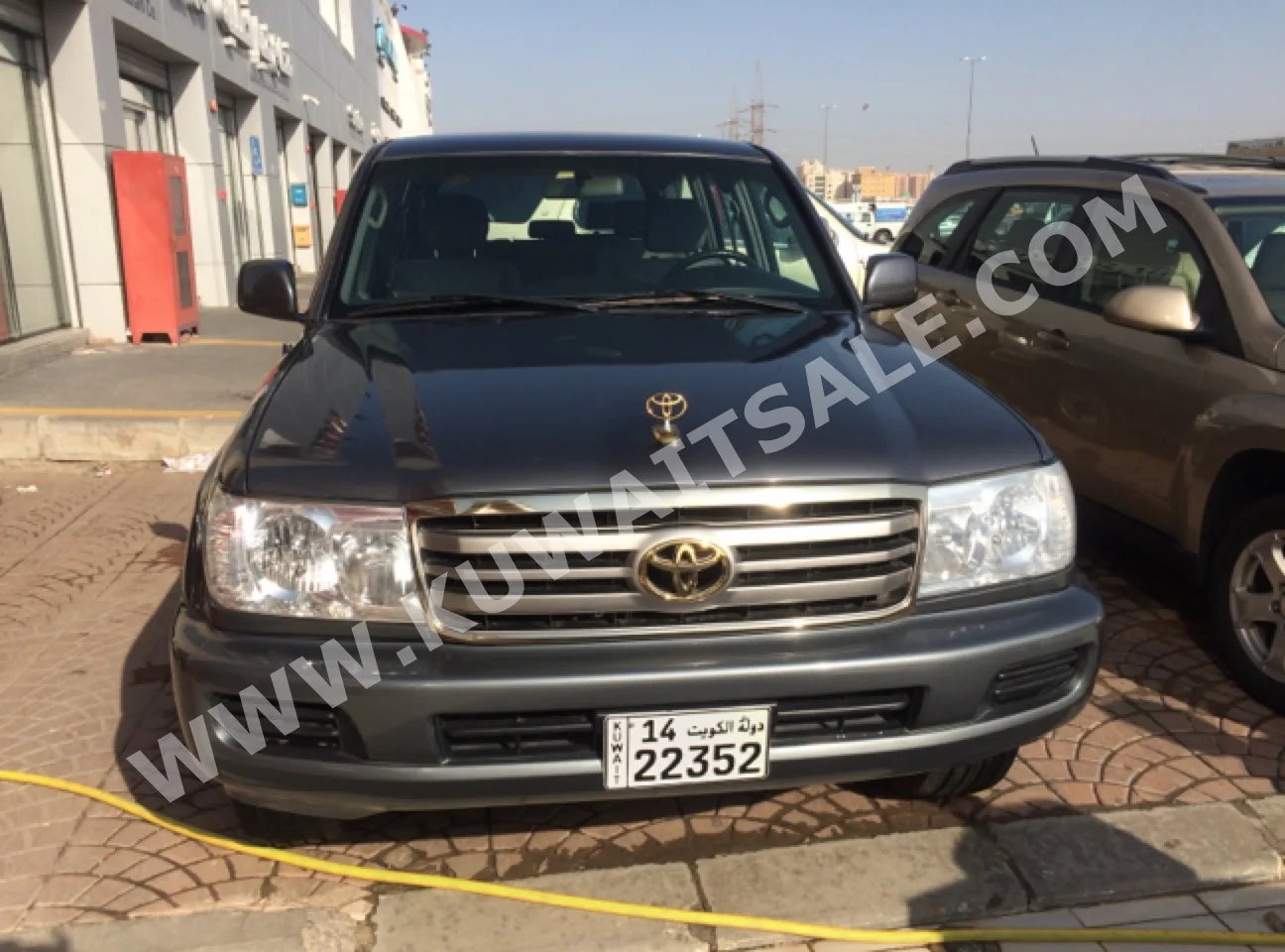 تويوتا  جي اكس ار  لاند كروزر  2007  80,000  اس يو في  اتوماتك  8  مخمل  دفع رباعي  رمادي  بنزين