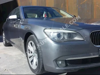 بي ام دبليو  730 Li  الفئة - السابعة  2012  97,000  ليموزين  اتوماتك  6  جلد  دفع خلفي  رصاصي  بنزين