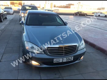 مرسيدس - بنز  350  اس - كلاس  2008  148,000  سيدان  اتوماتك  6  جلد  دفع خلفي  رمادي  بنزين