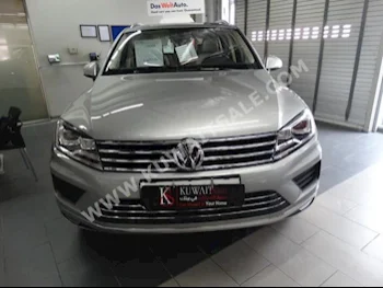Volkswagen  Touareg  2016  7,000  SUV  Automatic  6  Leather  4WD  Silver  Gasoline