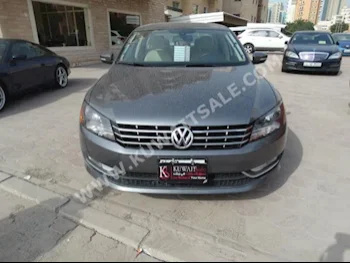 فوكس واغن  باسات  2015  50,000  سيدان  اتوماتك  4  مخمل  دفع خلفي  رمادي  بنزين