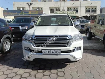 Toyota  GXR  Land Cruiser  2017  0  SUV  Automatic  8  Cloth  4WD  White  Gasoline