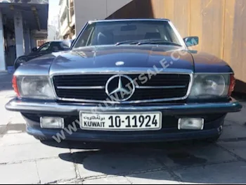 مرسيدس - بنز  280 SL  1986  78,000  كوبيه \ سبورت  اتوماتك  6  جلد  دفع خلفي  أزرق غامق  بنزين