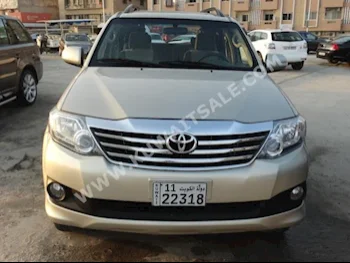 Toyota  SR5  Fortuner  2013  55,000  SUV  Automatic  6  Cloth  4WD  Gold  Gasoline