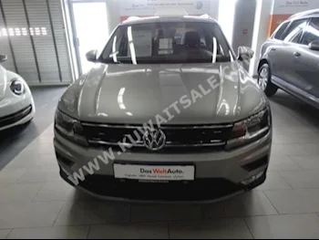 Volkswagen  TSI  TIGUAN  2017  10,800,000  SUV  Automatic  6  Cloth  RWD  Silver  Gasoline