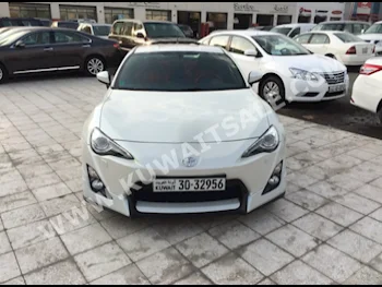 تويوتا  في تي اكس  86  2014  20,000  كوبيه \ سبورت  اتوماتك  4  مخمل  دفع رباعي  أبيض لؤلؤي  بنزين