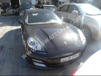 بي ام دبليو  5  الفئة - اكس  2010  124,000  سيدان  اتوماتك  8  جلد  دفع خلفي  أسود  بنزين