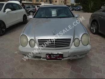 Mercedes-Benz  200  CLK-Class  2000  236,000  Coupe / Sport  Automatic  6  Leather  RWD  Silver  Gasoline