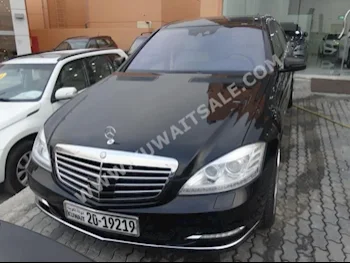 مرسيدس - بنز  350  اس - كلاس  2011  43,000  سيدان  اتوماتك  6  جلد  دفع خلفي  أسود  بنزين