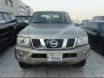 نيسان  سفاري  باترول  2008  180,000  اس يو في  عادي  8  مخمل  دفع رباعي  ذهبي  بنزين